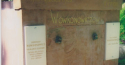 Grobowiec-R.-Wowkonowicza-po-remoncie.jpg