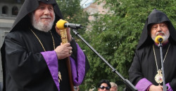 Katolikos-Karekin-II-w-Czerniowcach-11.08.2012.JPG