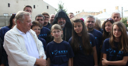 Uczestnicy-wyjazdu-do-KUT-2012-z-arcybiskupem-Khajak-Parsamyan-z-USA-.JPG