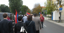 Protest-Ormian-pod-Ambasad-Republiki-Wgier-w-Warszawie-01.09.2012-1fot.-R.-Tokarczyk.jpg