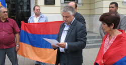 Protest-Ormian-pod-Ambasad-Republiki-Wgier-w-Warszawie-01.09.2012-5-fot.-R.-Tokarczyk.jpg