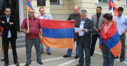 Protest-Ormian-pod-Ambasad-Republiki-Wgier-w-Warszawie-01.09.2012-6-fot.-R.-Tokarczyk.jpg